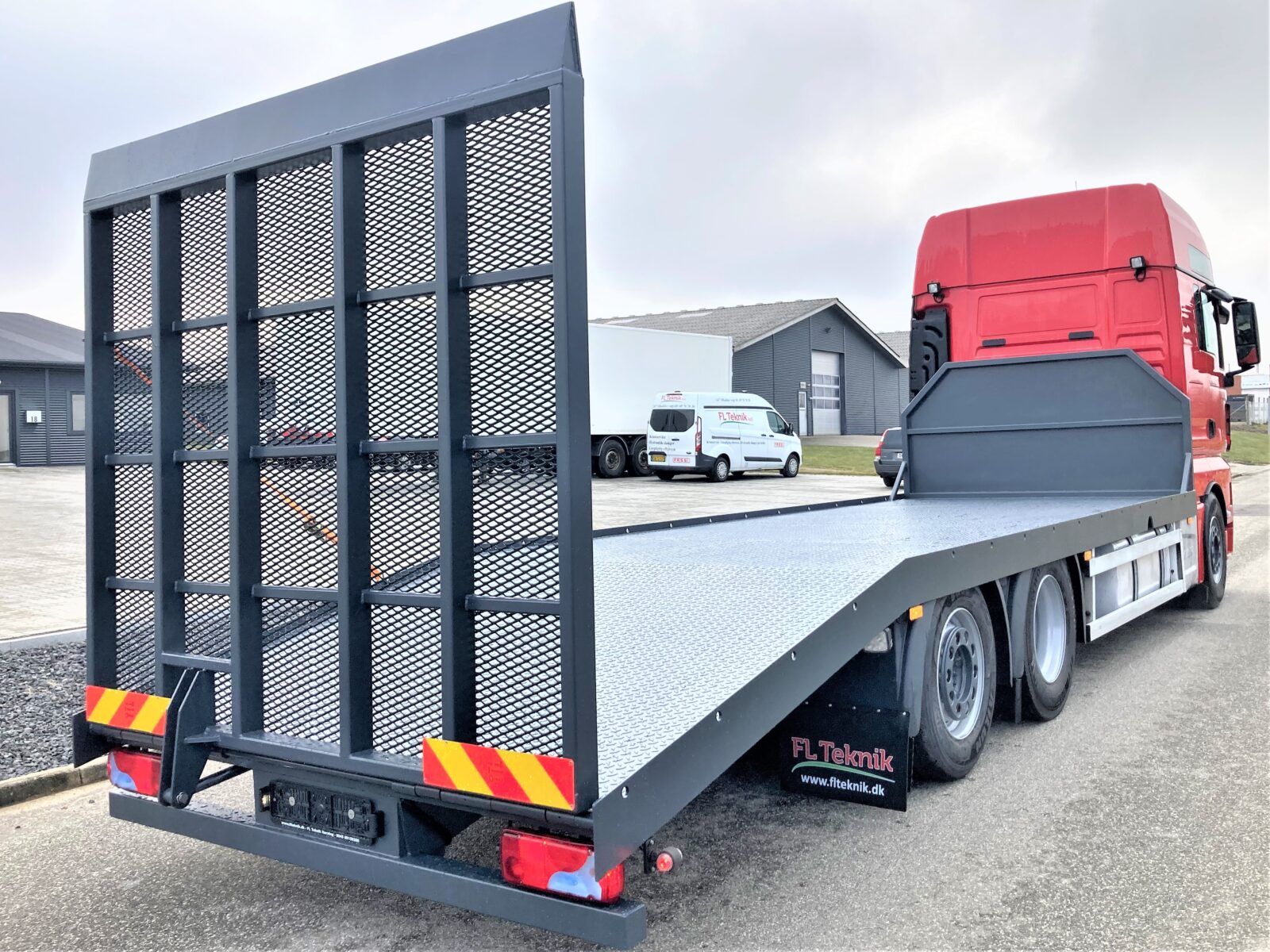 Maskintransport med knæklad
