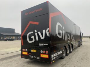 Sættevogn bygget af FL Teknik til Give steel we grow people
