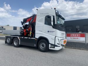 Volvo med fassi kran